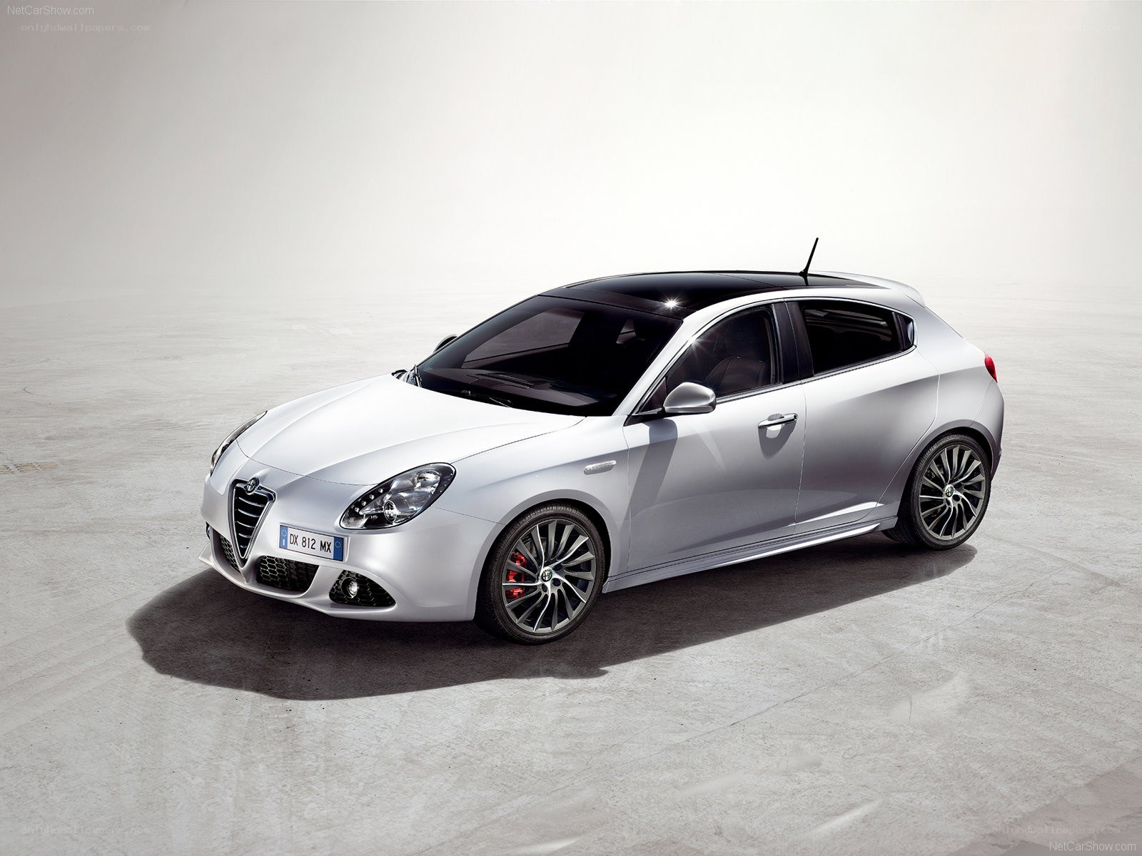 silver alfa romeo Giulietta