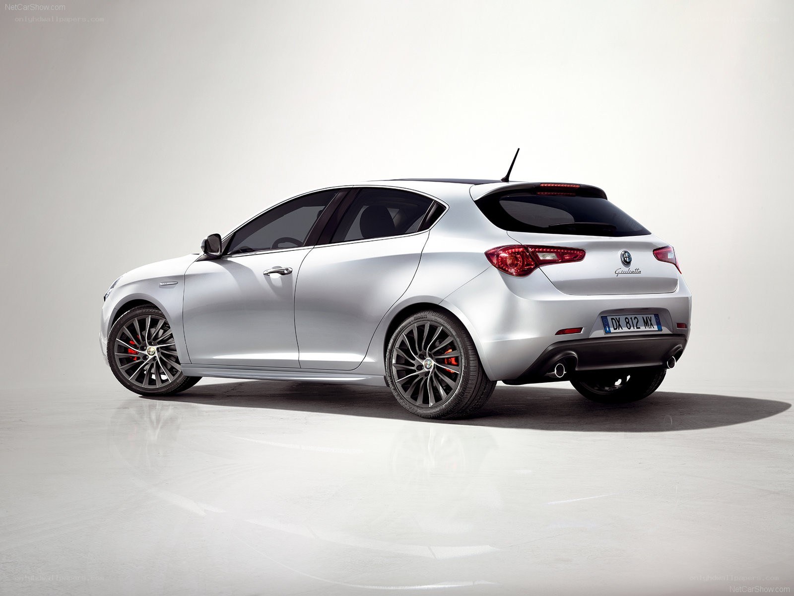 silver alfa romeo Giulietta