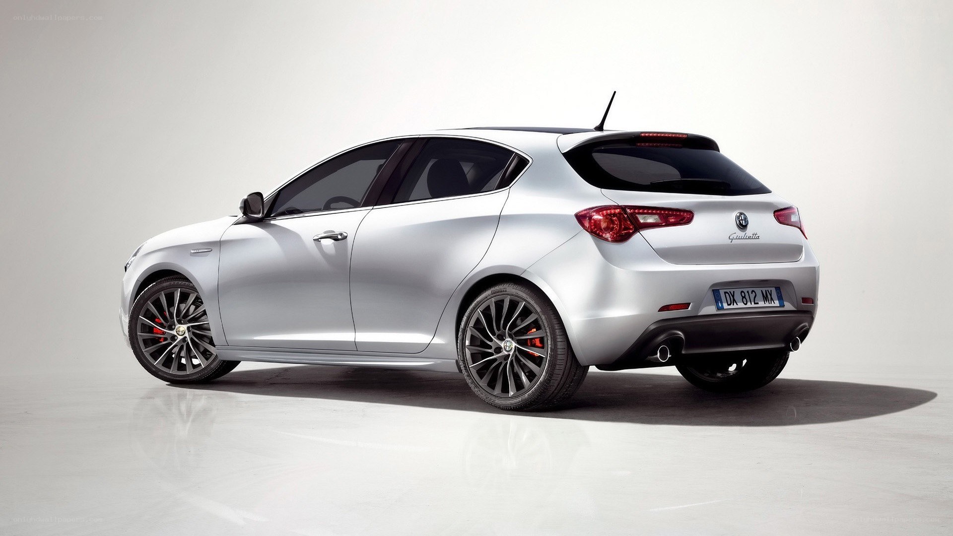 silver alfa romeo Giulietta