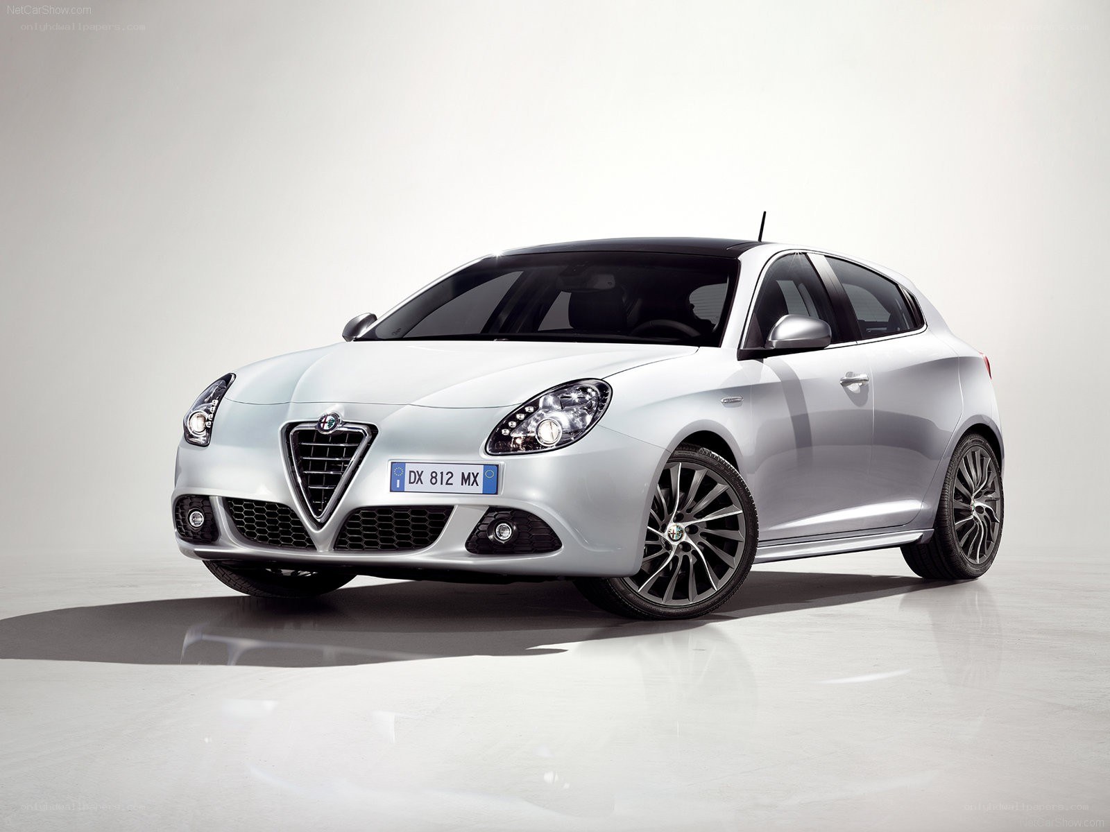 silver alfa romeo Giulietta