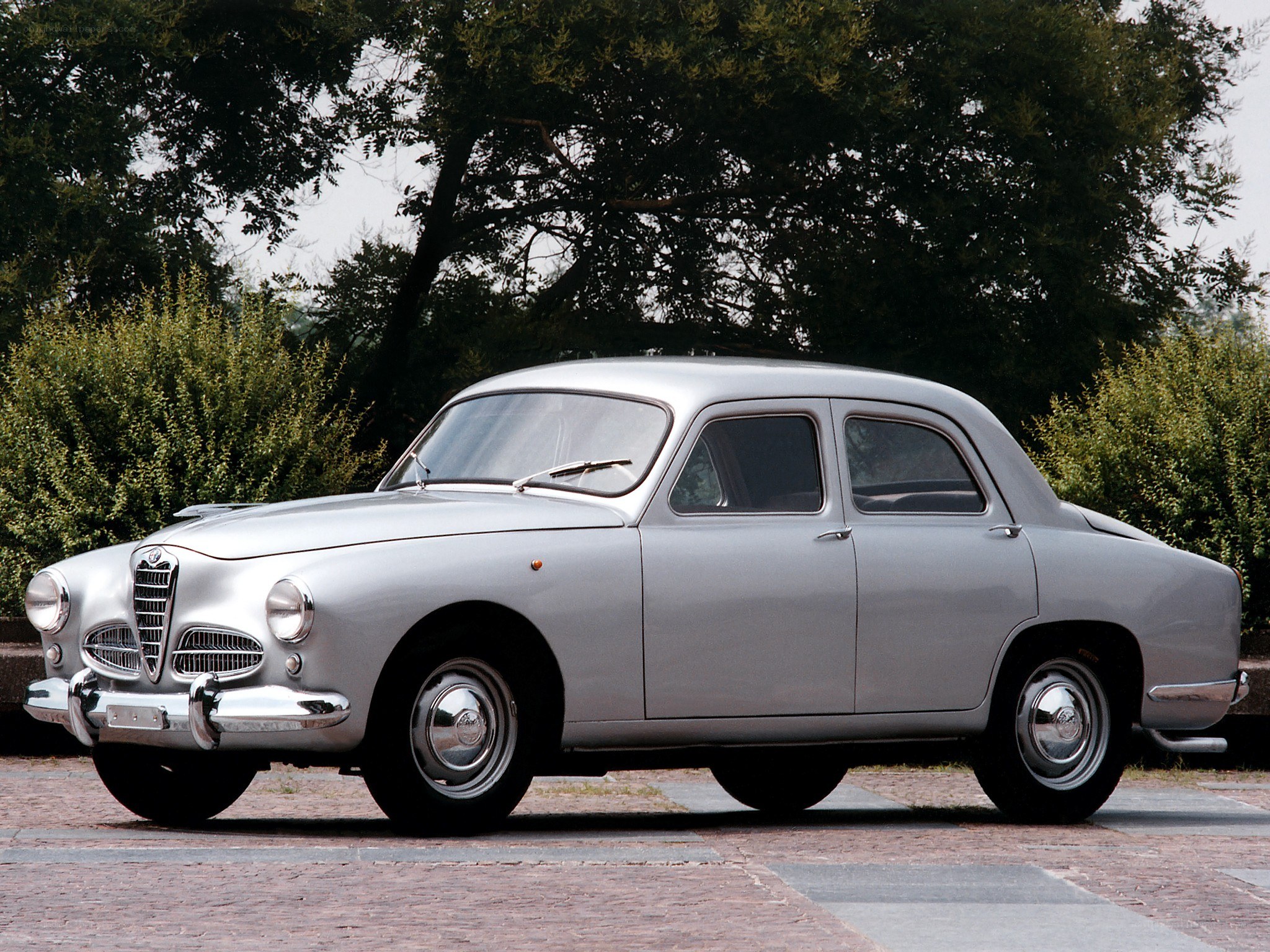 Silver Alfa Romeo sedan