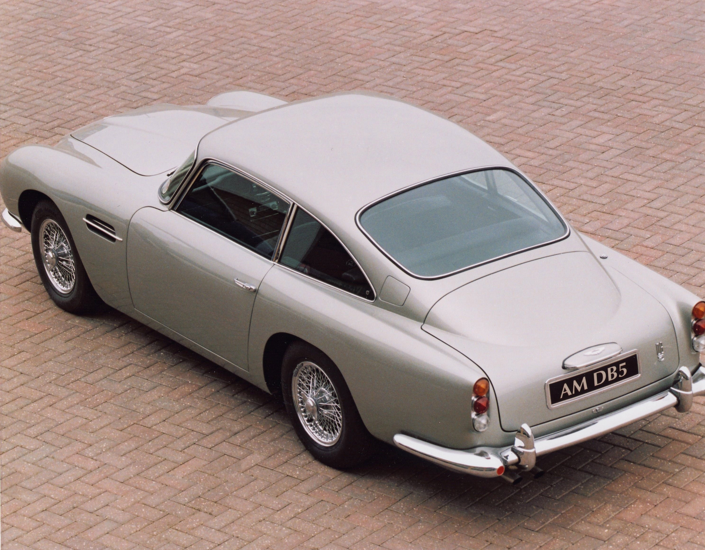 Silver Aston Martin DB5