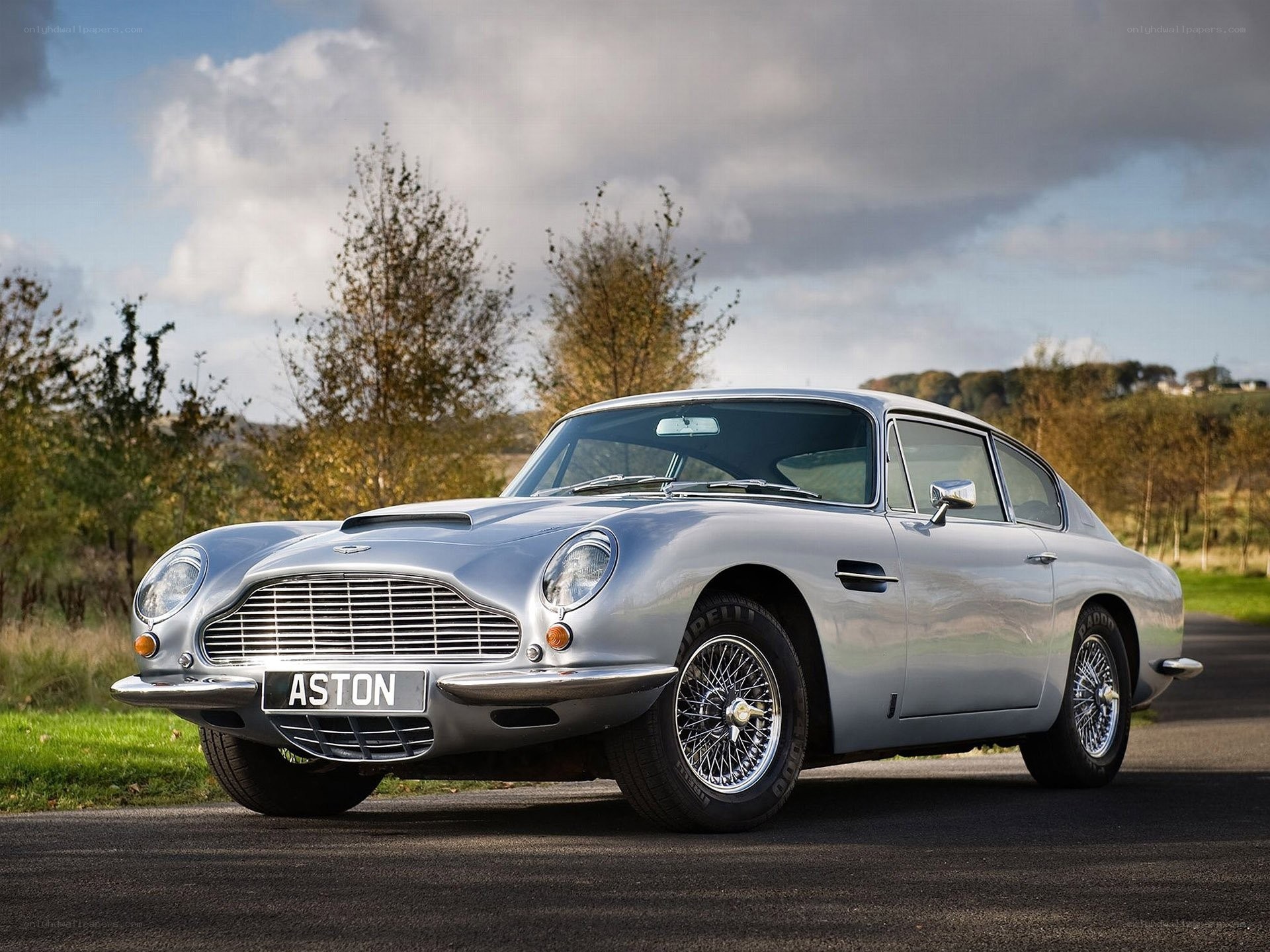 Silver Aston Martin DB5