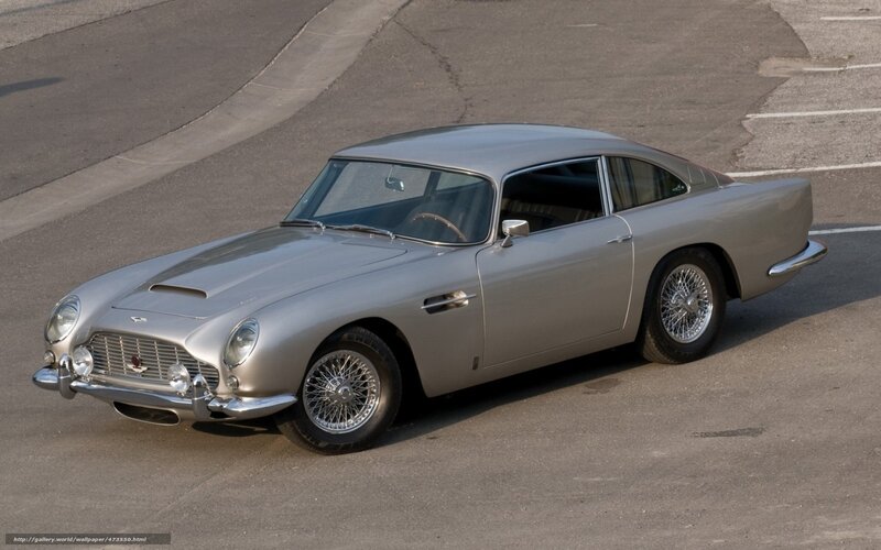 Silver Aston Martin DB5