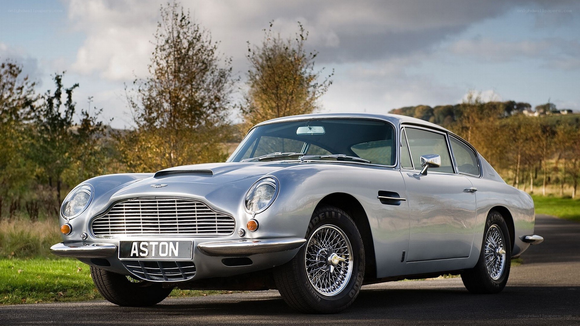 Silver Aston Martin DB6