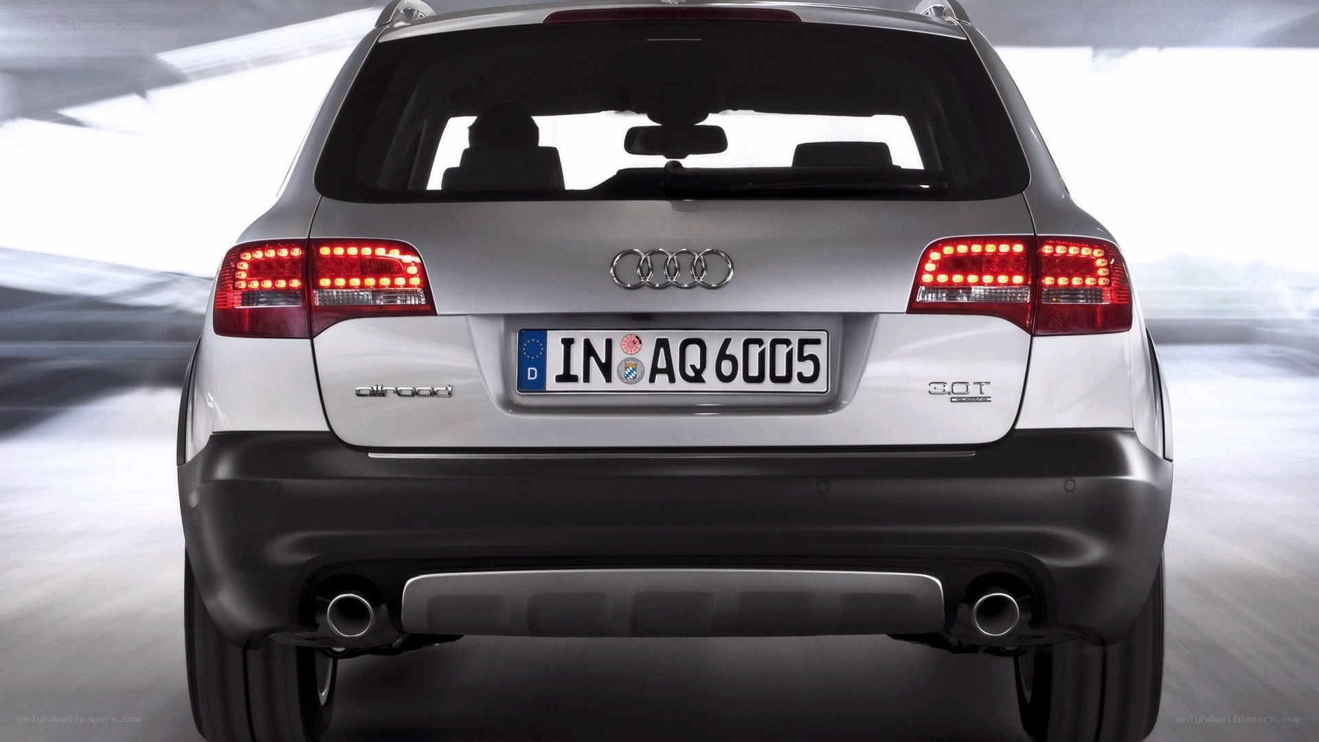 silver audi q5 rear view