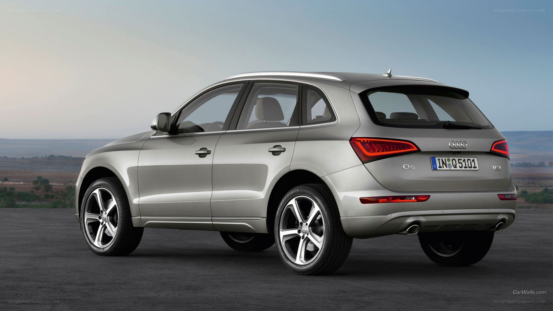 silver audi q5 suv