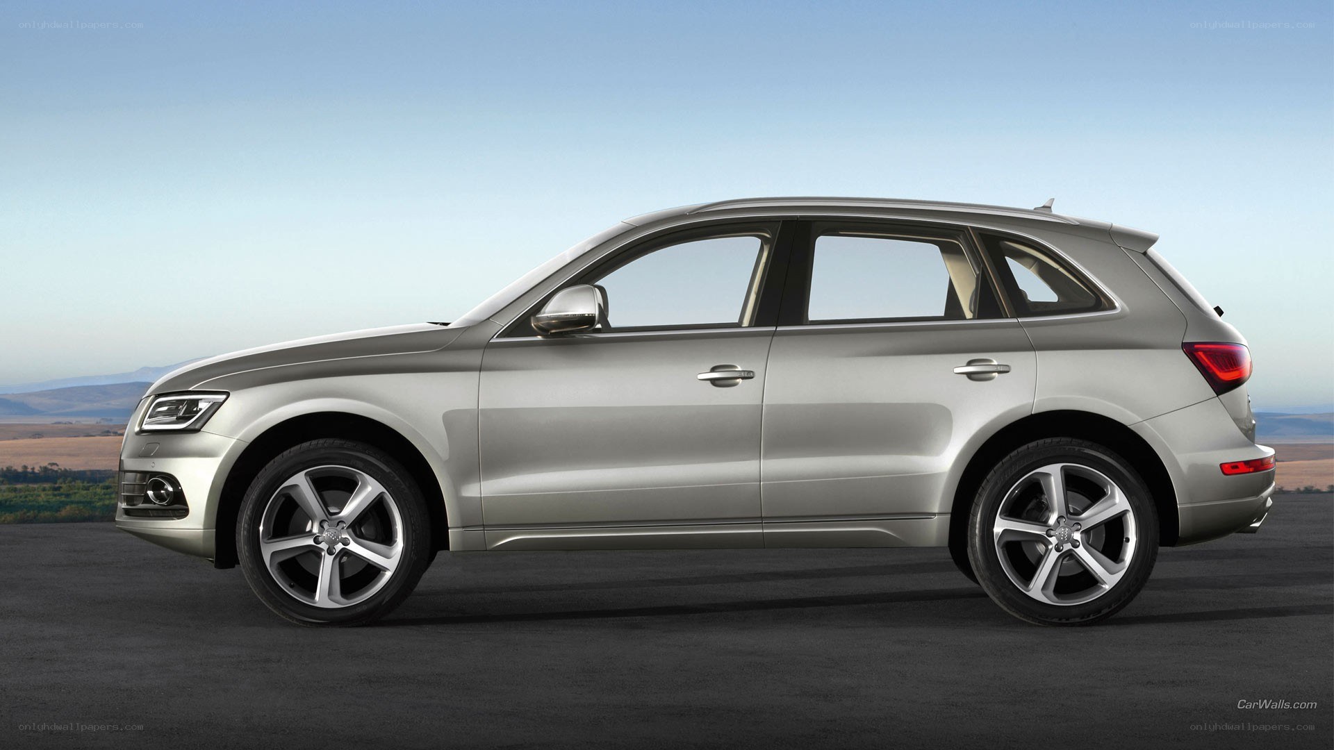 silver audi q5 suv
