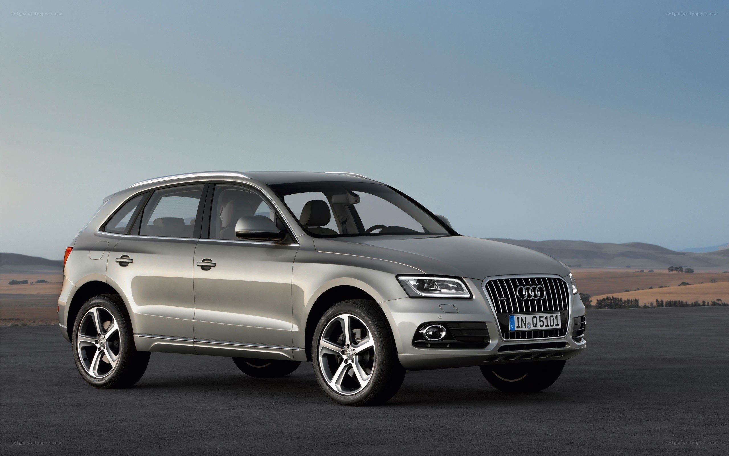 silver audi q5 suv