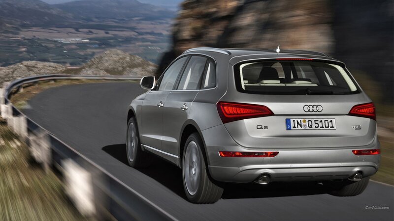 Silver Audi Q5 Suv — Dynamic