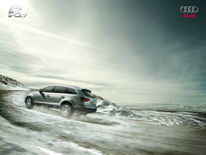 Silver Audi Q7 — Gray