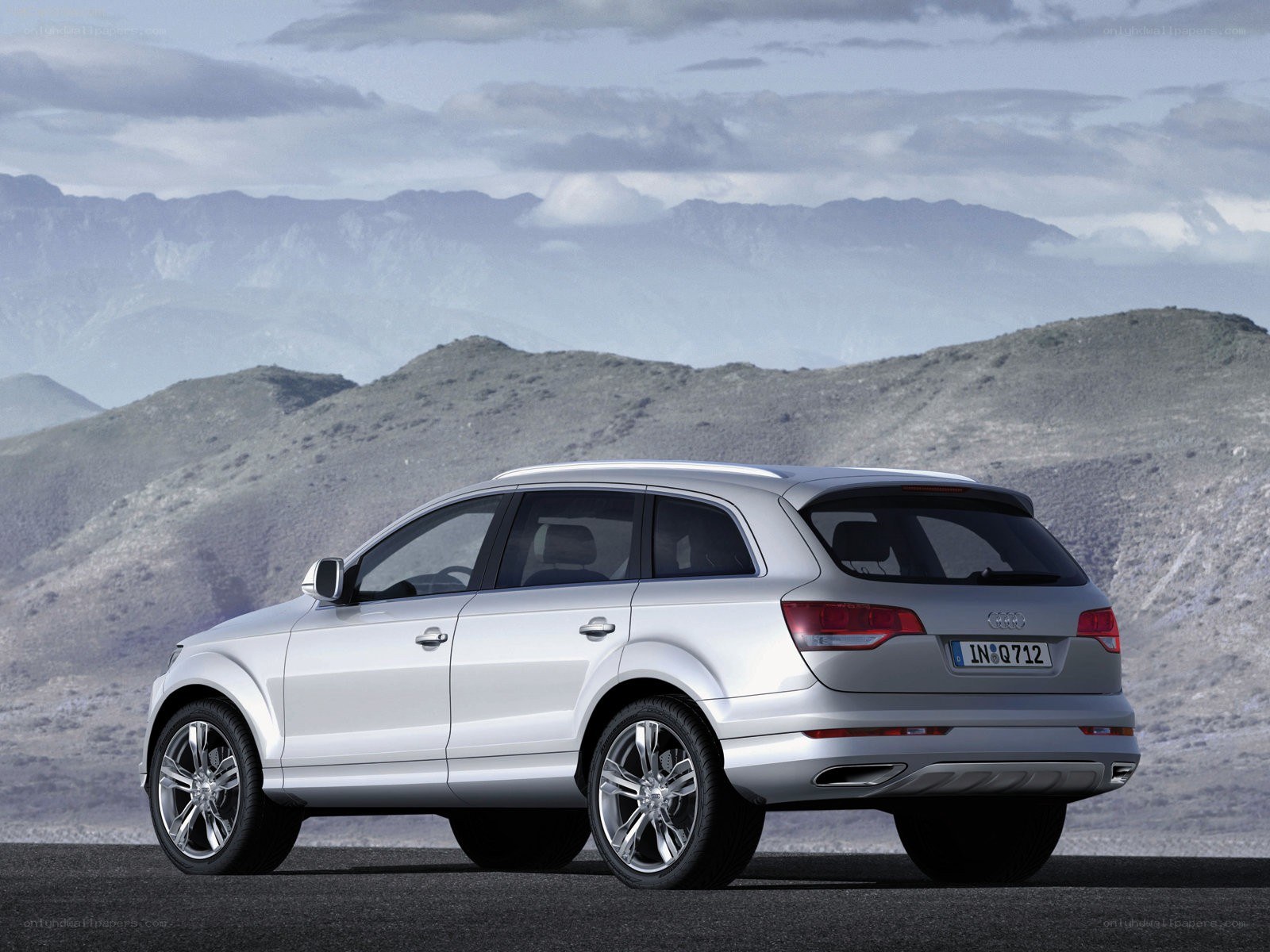 Silver Audi Q7 in desert