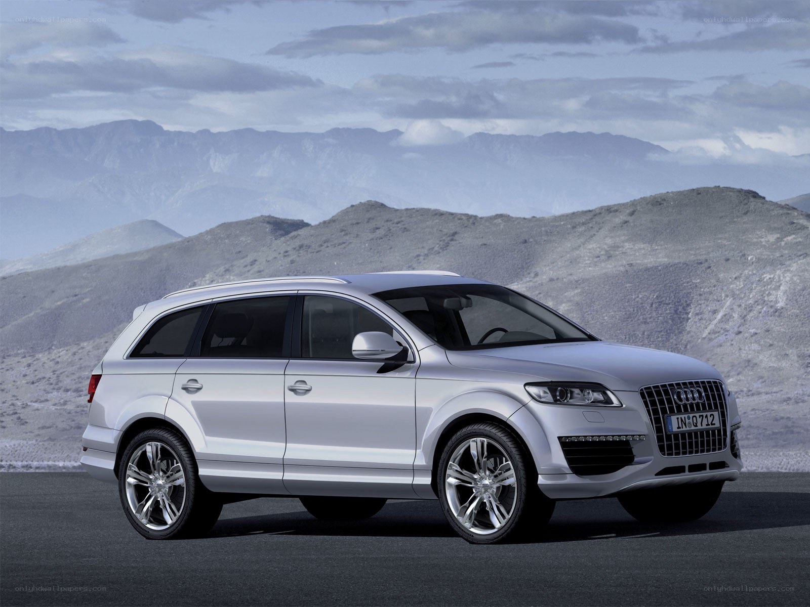 Silver Audi Q7 in desert