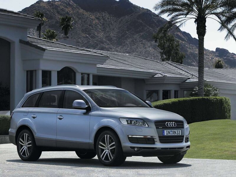Silver Audi Q7 in front of a house