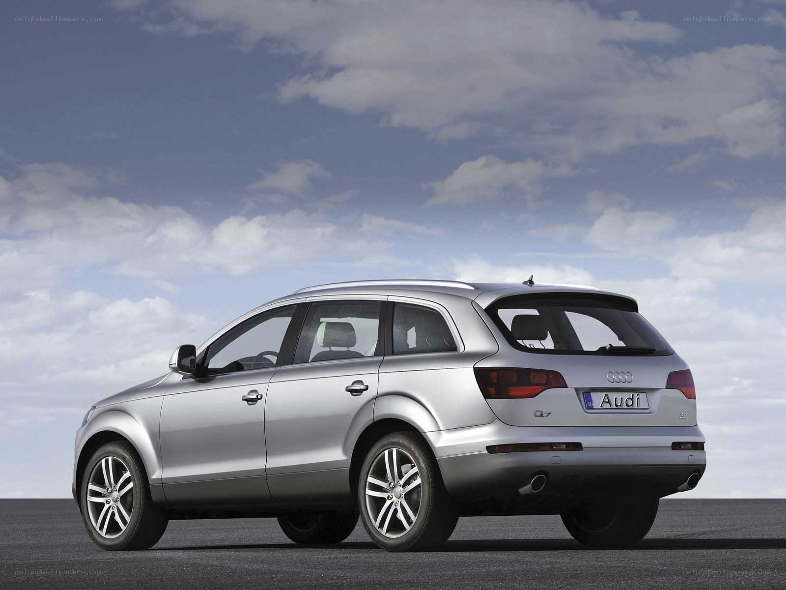 silver audi q7 suv