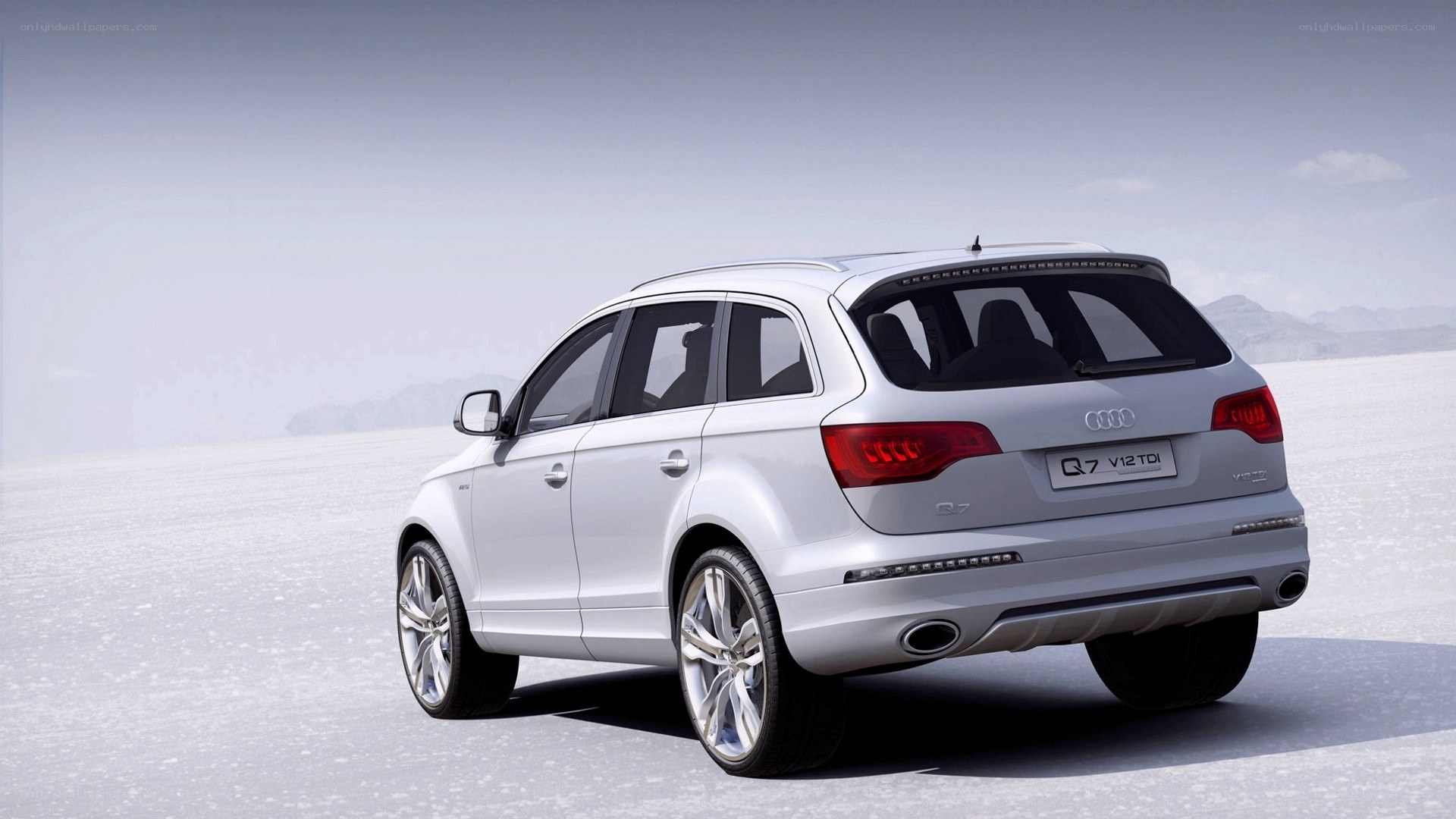 silver audi q7 suv