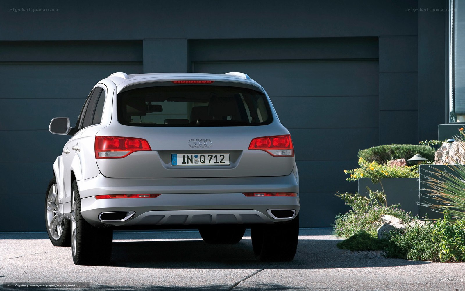 silver audi q7 suv