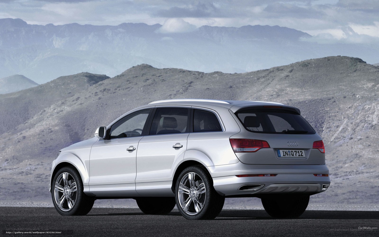 silver audi q7 suv