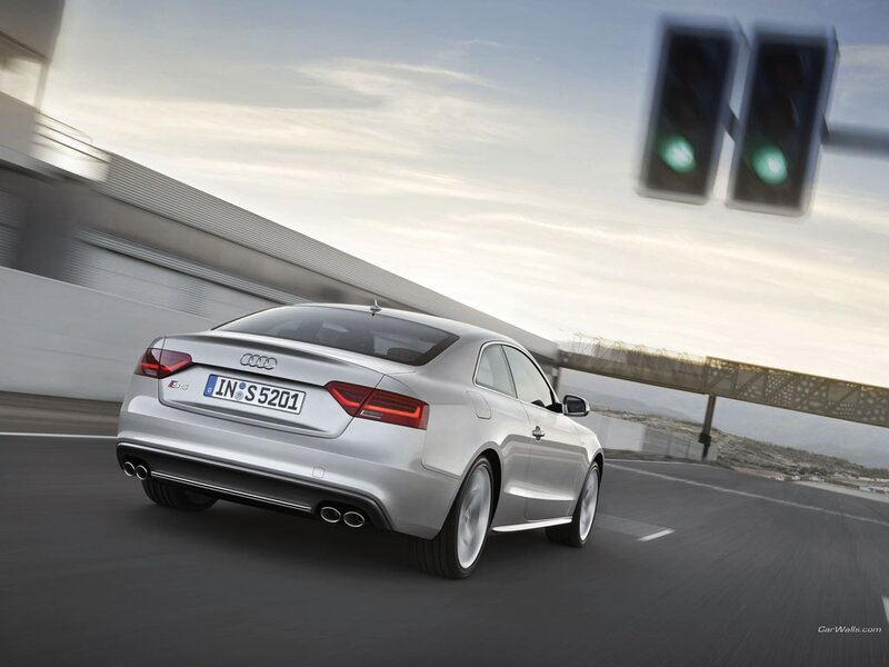 silver audi s5 on a racetrack