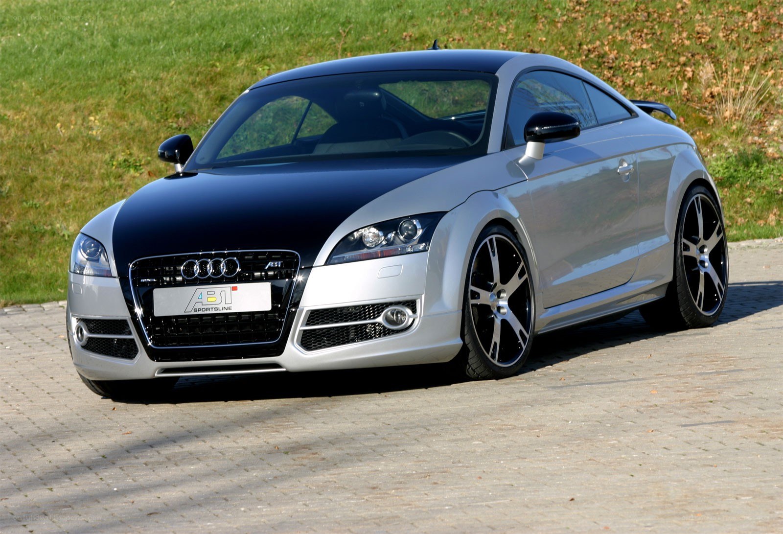 silver audi tt coupe