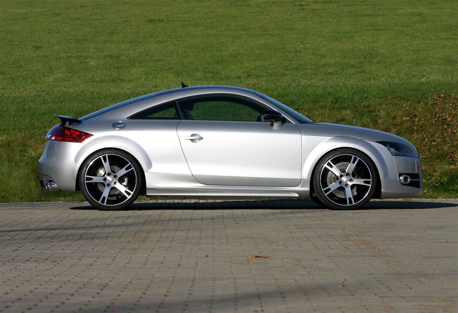 silver audi tt coupe