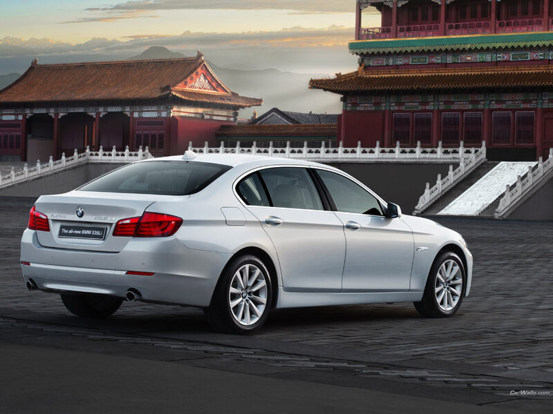Silver BMW 535Li