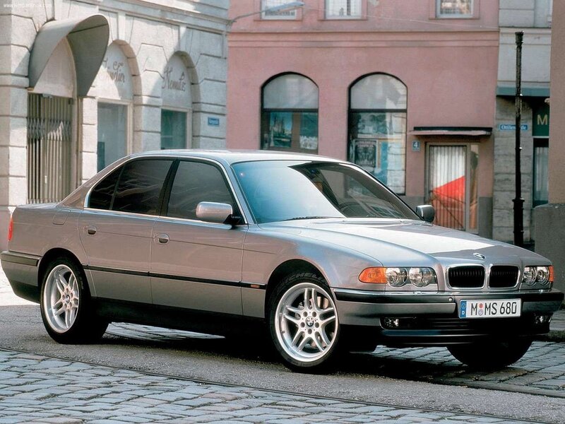 Silver BMW 7-series — Calm