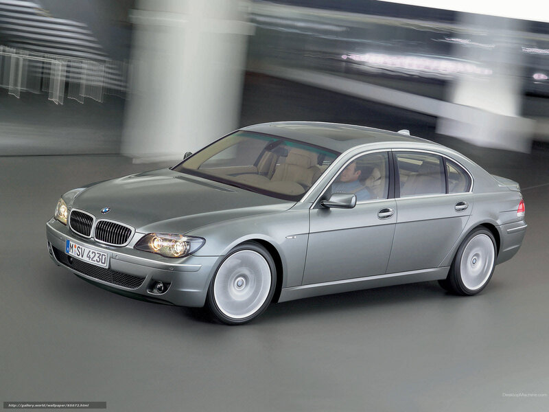 Silver BMW 7-series — Dynamic