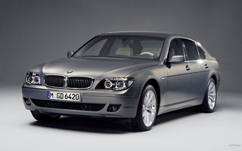 Silver BMW 7-series — Gray, Neutral, Photograph, Car, License Plate