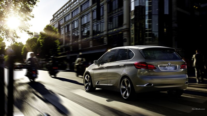 Silver BMW Active Tourer — Dynamic