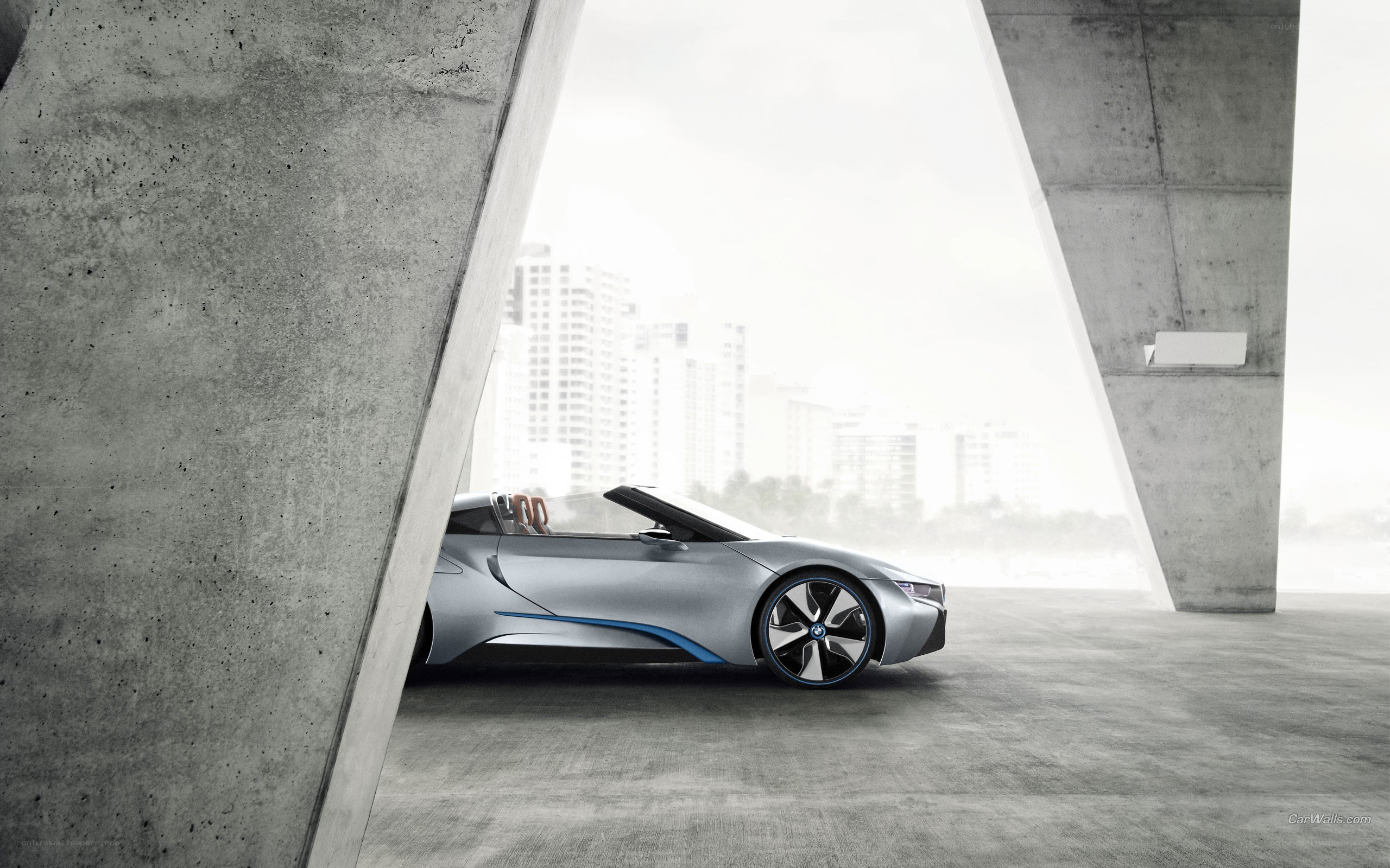 Silver BMW i8 Spyder