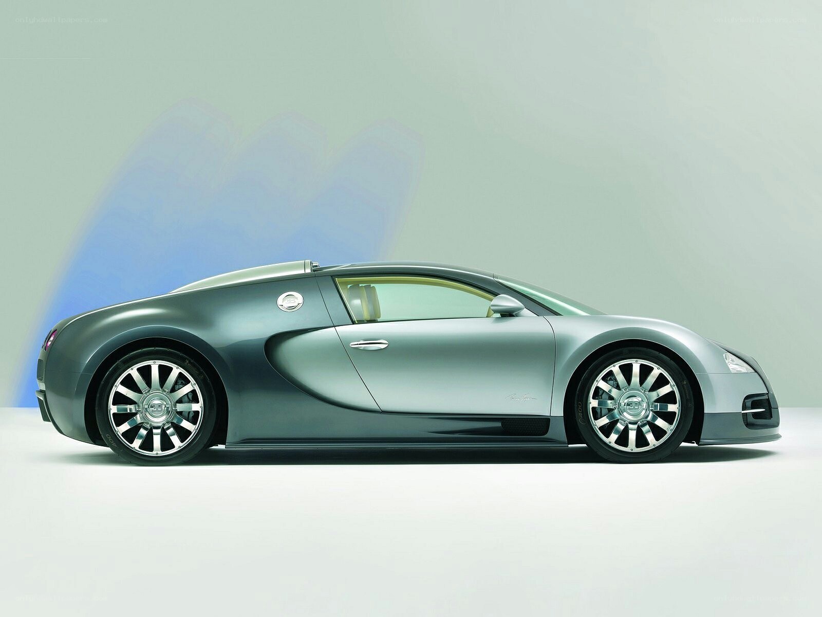 silver bugatti veyron
