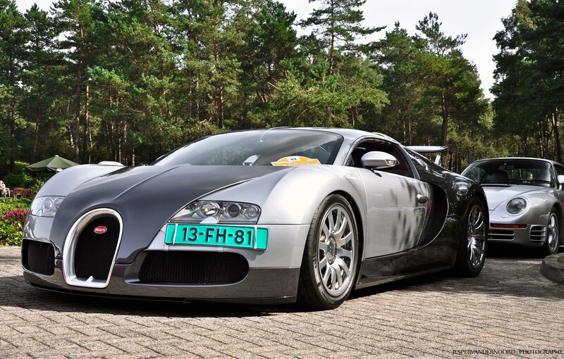 Silver Bugatti Veyron — Gray, Calm