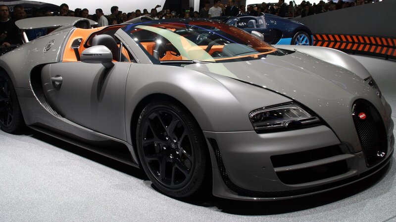 Silver Bugatti Veyron — Gray, Showroom