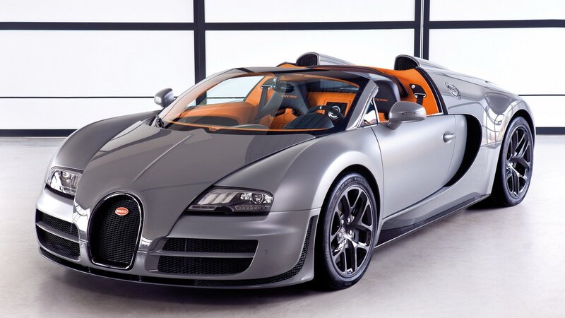 Silver Bugatti Veyron — Modern