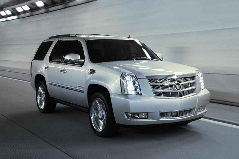 Silver Cadillac Suv — Dynamic