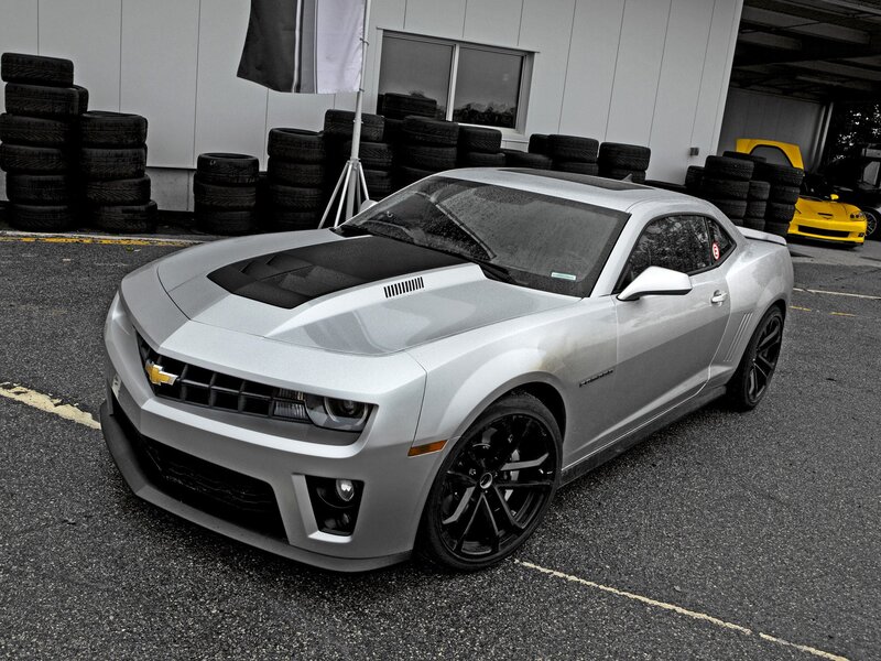 Silver Camaro with black wheels