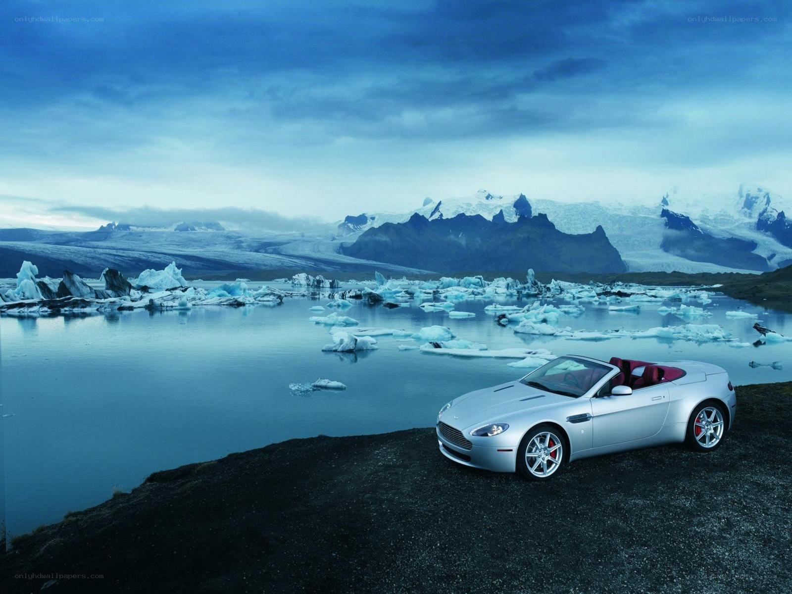 Silver car at glacier lagoon