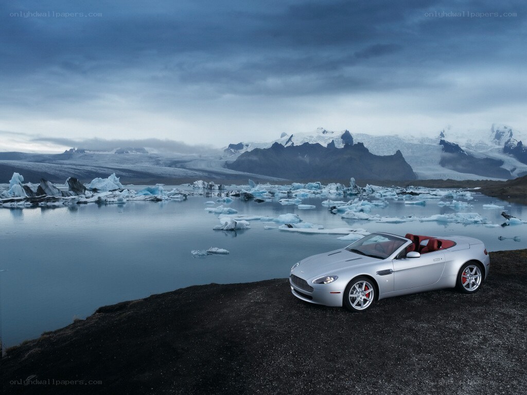 Silver car at glacier lagoon