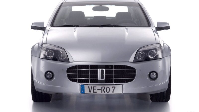 Silver Car Front View — Neutral