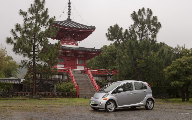 Silver car in front of pagoda