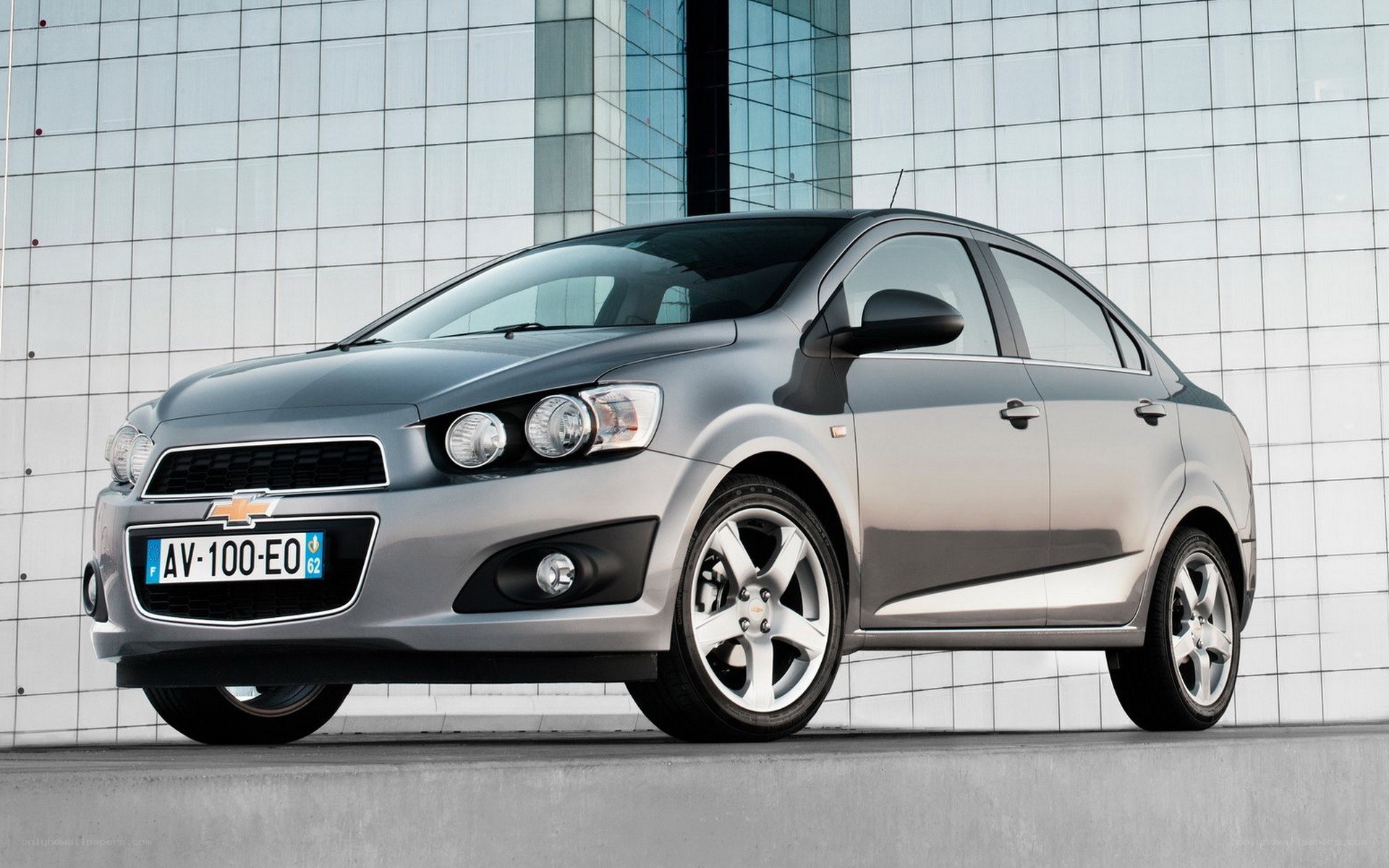 silver chevrolet aveo sedan