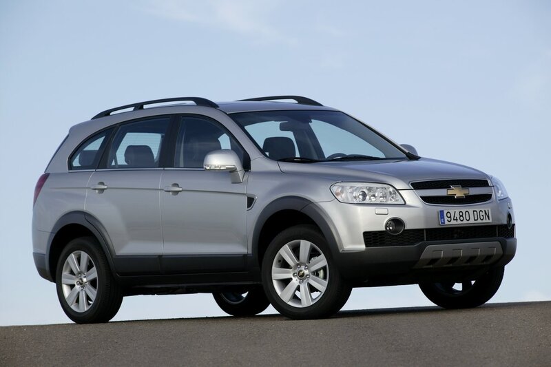 silver chevrolet captiva suv