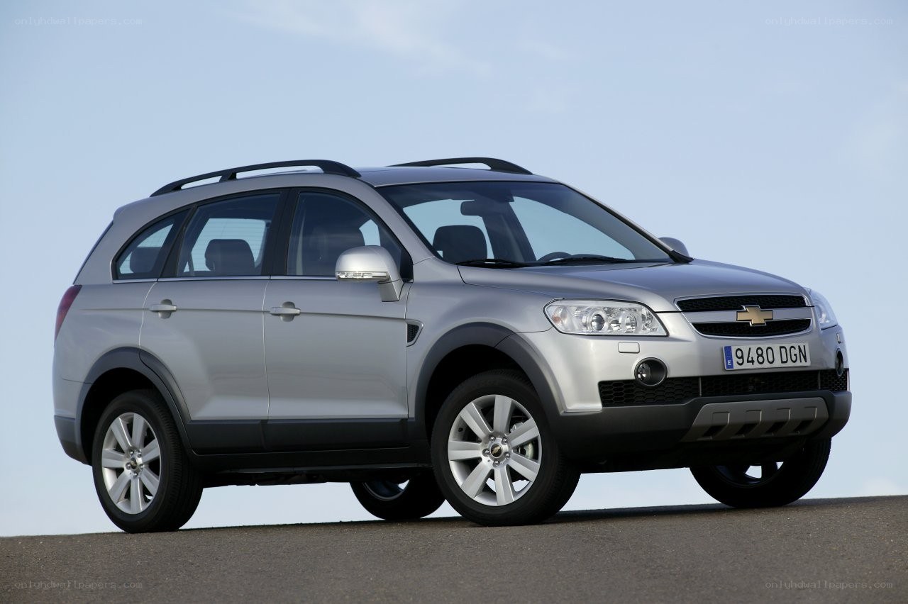 silver chevrolet captiva suv