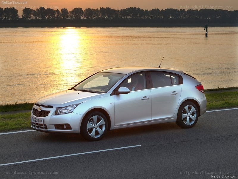 Silver Chevrolet Cruze Hatchback