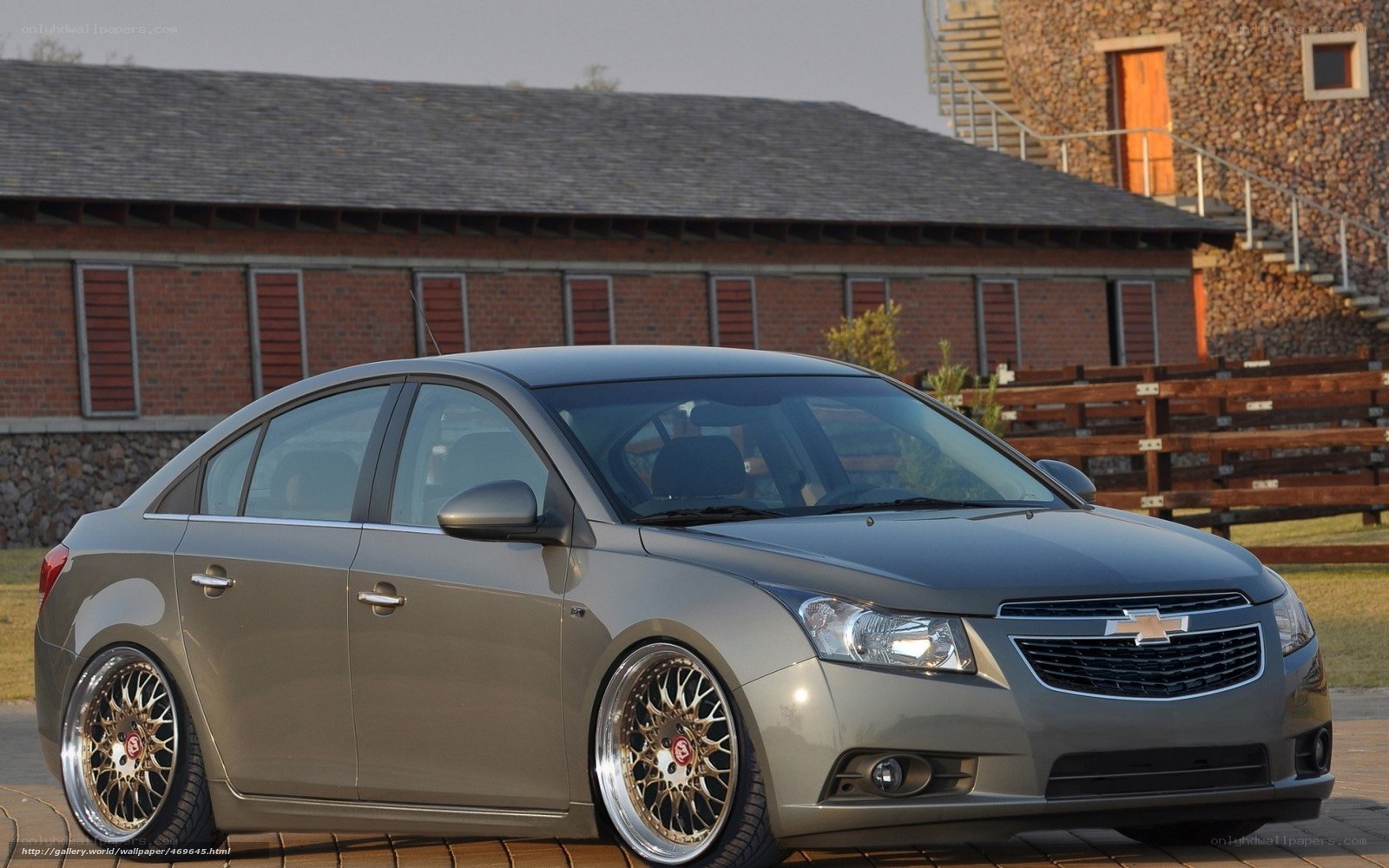 silver chevrolet cruze sedan