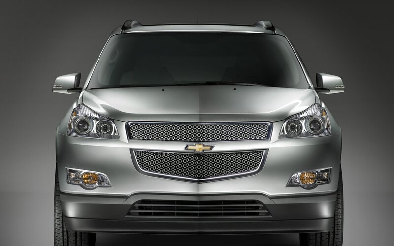 silver chevrolet suv front view