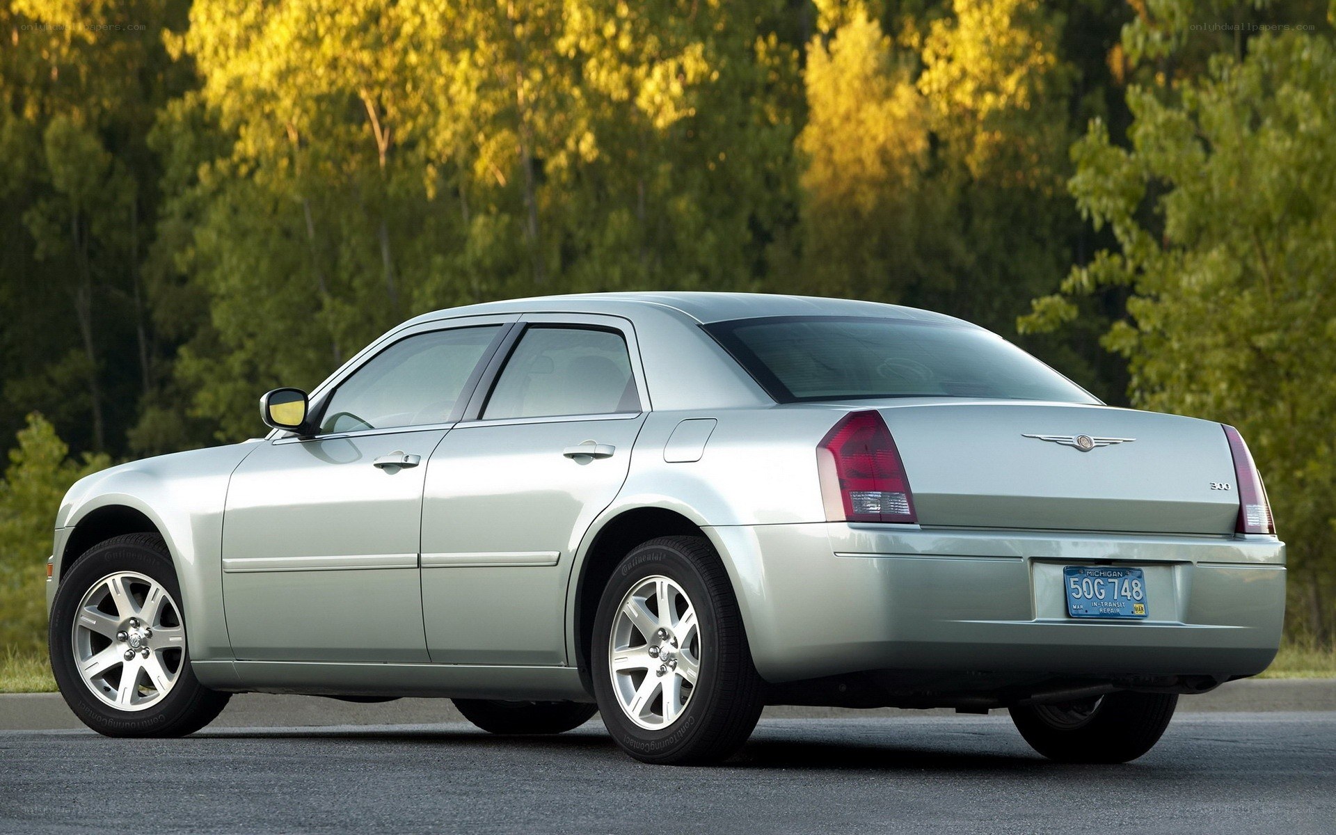silver chrysler 300 sedan