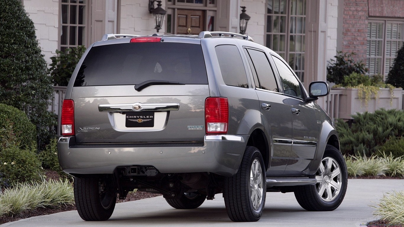 silver chrysler aspen suv