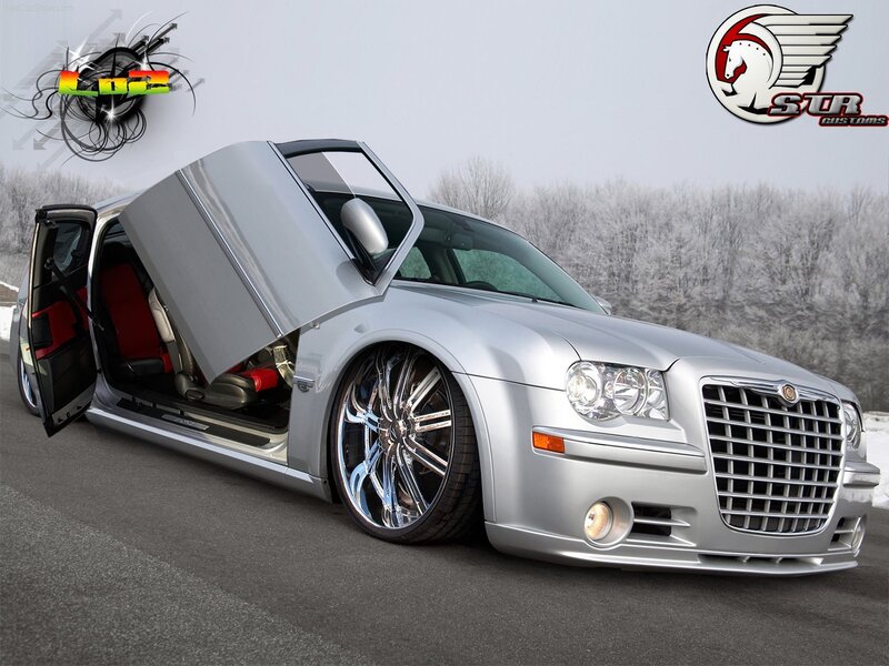silver chrysler with custom wheels